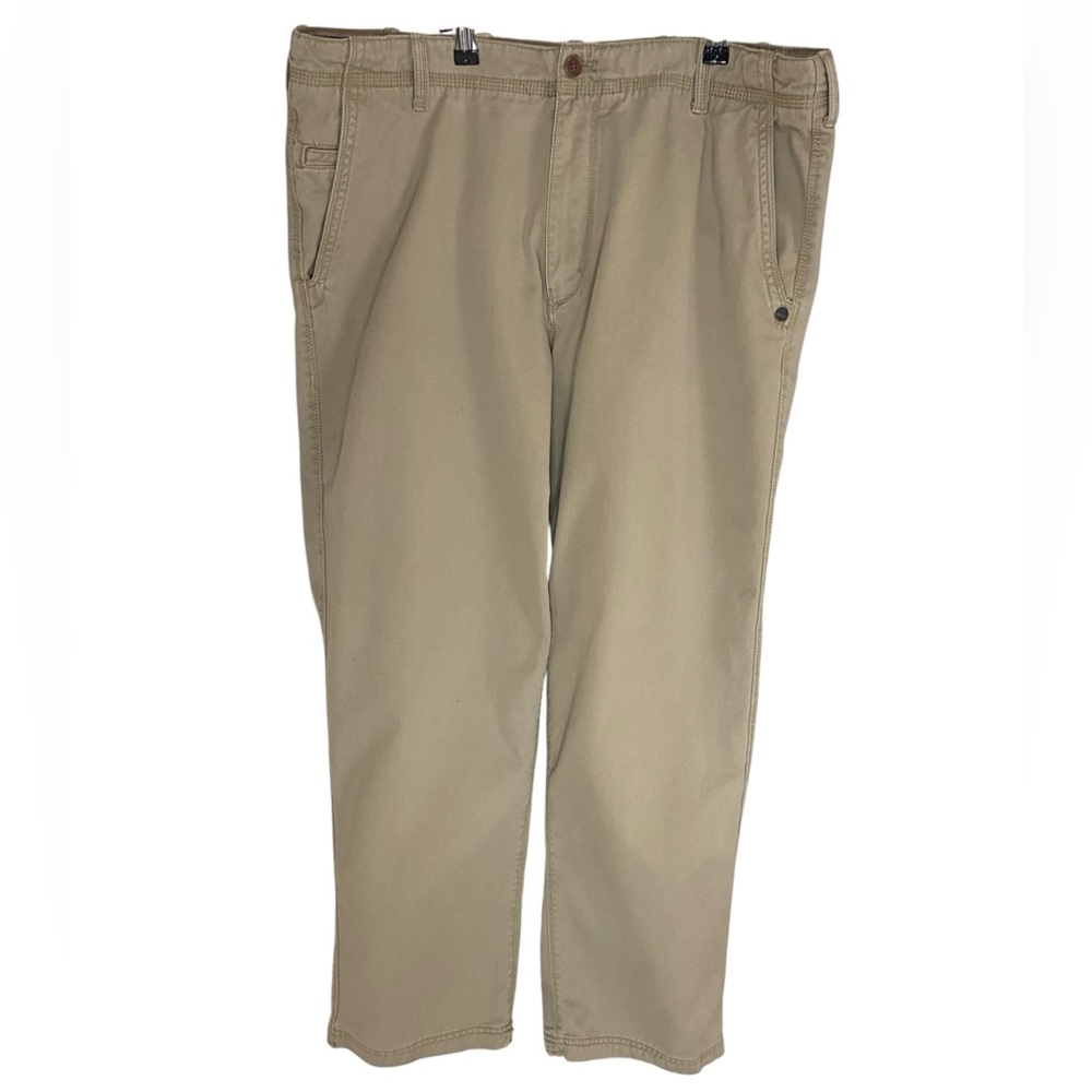 Timberland men’s khaki pants, 100% cotton size 40/32. 5 pockets logo on back
